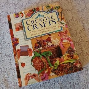 🌺 Near New Huge Creative Crafts Book